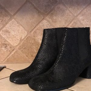 NWT Chinese Laundry Black Snake Booties